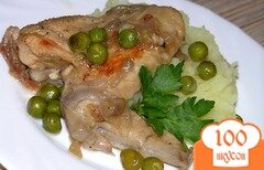 Фото рецепта: Курица, тушеная в мартини с зеленым горошком