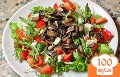Фото рецепта: Овощной салат с жареными грибами