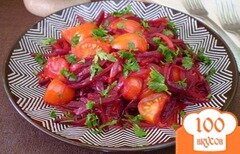 Фото рецепта: Свекла тушенная с помидорами и луком