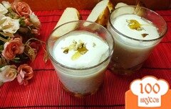 Фото рецепта: Овсяная каша с фруктами, медом и взбитой сметаной