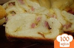 Фото рецепта: Хлеб с колбасой и сыром в хлебопечке