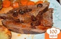 Фото рецепта: Тушеное мясо по-немецки с подливой из изюма
