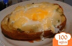 Фото рецепта: Печёная картошка с яйцом и зеленью