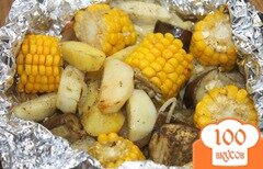 Фото рецепта: Картофель запеченный с кукурузой и овощами