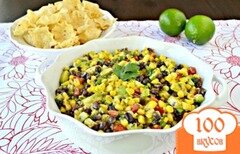 Фото рецепта: Салат с кукурузой и авокадо