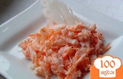 Фото рецепта: Салат из моркови, редьки и чеснока