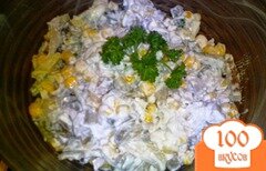 Фото рецепта: Салат с курицей и шпинатом в омлете