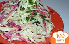 Фото рецепта: Салат из белокочанной капусты с китайской редькой