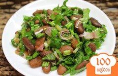Фото рецепта: Салат с красной фасолью и копченостями