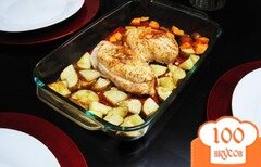 Фото рецепта: Куриные грудки запеченные с картофелем и чесноком