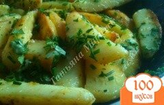 Фото рецепта: «Чесночно-сливочные картофельные дольки с лаймом»