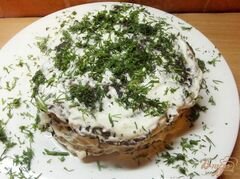 «Печеночный торт со сметаной и чесноком» - приготовления блюда - шаг 9