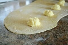 «Равиоли с сыром в чесночном соусе» - приготовления блюда - шаг 15