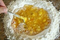 «Равиоли с сыром в чесночном соусе» - приготовления блюда - шаг 3