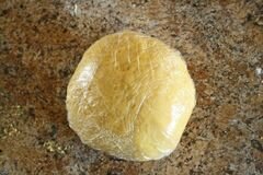 «Равиоли с сыром в чесночном соусе» - приготовления блюда - шаг 8