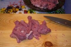 «Мясо тушеное в томате с фасолью» - приготовления блюда - шаг 1