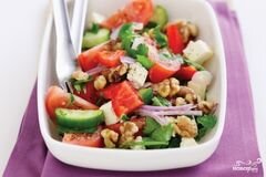 «Греческий салат с орехами» - приготовления блюда - шаг 8