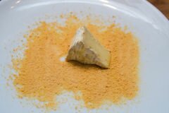 «Жареный сыр камамбер» - приготовления блюда - шаг 3