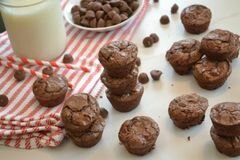 «Шоколадно-арахисовые кексы» - приготовления блюда - шаг 5