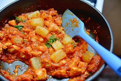 «Курочка с ананасом в томатном соусе» - приготовления блюда - шаг 5