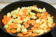 «Курица в горшочках с овощами» - приготовления блюда - шаг 8