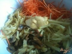 «Салат из сельдерея, моркови и грибов» - приготовления блюда - шаг 4