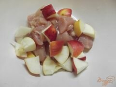 «Куриное филе в рукаве с яблоками» - приготовления блюда - шаг 3