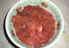 «Куриная печень с грибами под сметанным соусом» - приготовления блюда - шаг 1