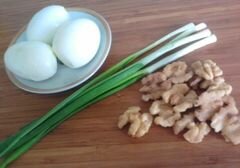«Пирожки из бездрожжевого теста на кефире с начинкой из зелёного лука и яиц» - приготовления блюда - шаг 3