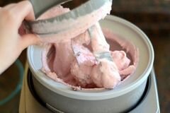 «Клубничное мороженое» - приготовления блюда - шаг 11