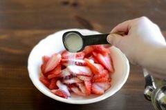 «Клубничное мороженое» - приготовления блюда - шаг 6
