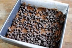 «Брауни с ореховым маслом, зефиром и шоколадными чипсами» - приготовления блюда - шаг 8
