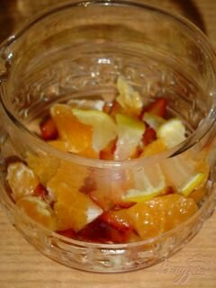 «Горячий напиток из слив,мандарина и лимона.» - приготовления блюда - шаг 2