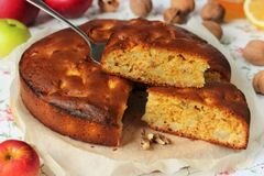 «Медовый пирог с орехами и яблоками» - приготовления блюда - шаг 14