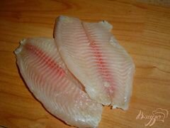 «Рыба, запеченная с чесноком и луком» - приготовления блюда - шаг 1