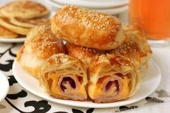 «Пирожки из слоёного теста с ветчиной и сыром» - приготовления блюда - шаг 12