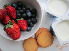 «Десерт с ягодами и йогуртом» - приготовления блюда - шаг 1