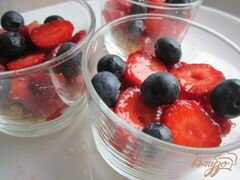 «Десерт с ягодами и йогуртом» - приготовления блюда - шаг 4