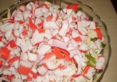 «Салат с крабовыми палочками и листьями салата "Фриллис"» - приготовления блюда - шаг 5