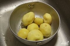 «Картофель под сыром» - приготовления блюда - шаг 1