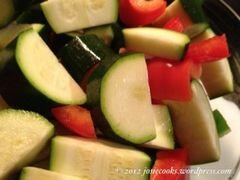 «Бутерброды с колбасой и овощами» - приготовления блюда - шаг 4