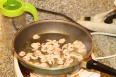«Паста с креветками в сливочном соусе» - приготовления блюда - шаг 5