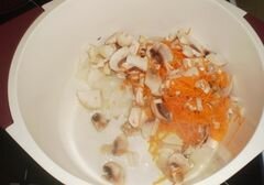 «Сырный суп с грибами» - приготовления блюда - шаг 2