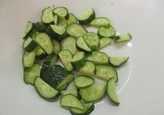 «Салат с огуречным соусом» - приготовления блюда - шаг 1