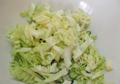«Салат с огуречным соусом» - приготовления блюда - шаг 2