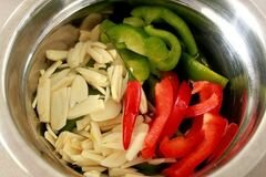 «Спагетти с креветками и овощами» - приготовления блюда - шаг 3