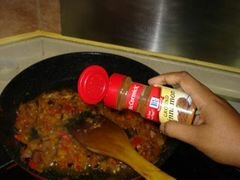 «Лосось, тушеный в соусе из куркумы с кусочками сливы» - приготовления блюда - шаг 7