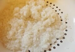 «Рыбный салат с рисом» - приготовления блюда - шаг 2