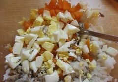 «Рыбный салат с рисом» - приготовления блюда - шаг 4