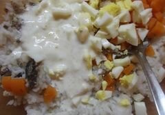 «Рыбный салат с рисом» - приготовления блюда - шаг 6